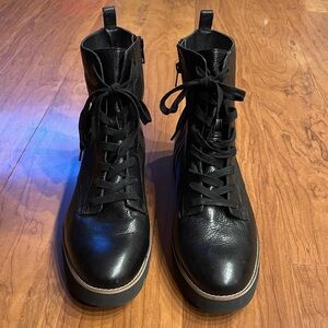 Vionic Lani lace up boots